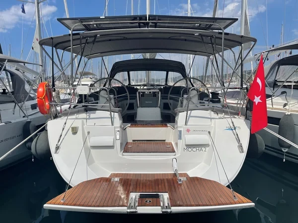 Jeanneau 53 - Boatscribe.com