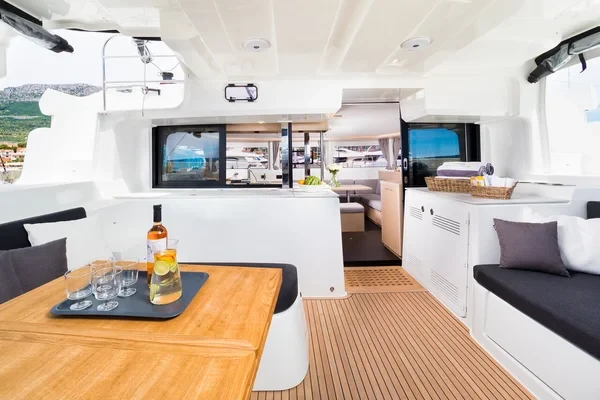 Lagoon 46 - Boatscribe.com