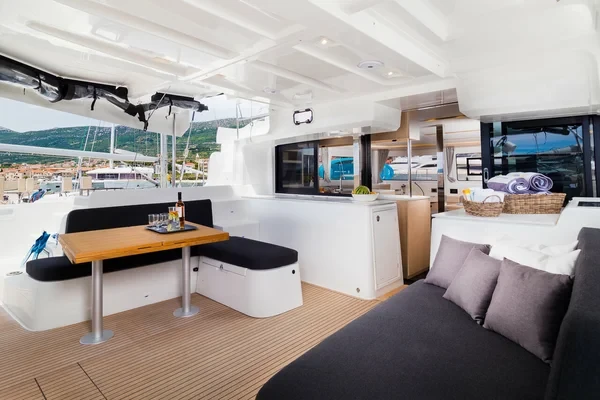 Lagoon 46 - Boatscribe.com