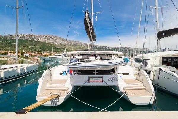 Lagoon 46 - Boatscribe.com