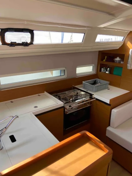 Sun Odyssey 410 - Boatscribe.com