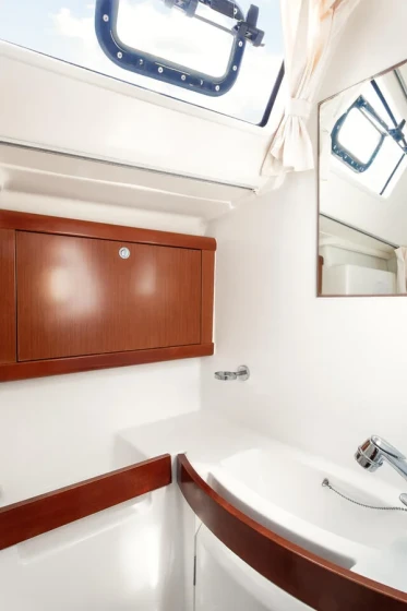 Oceanis 43 - Boatscribe.com