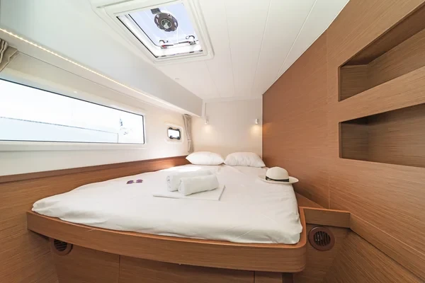 Lagoon 42 - Boatscribe.com