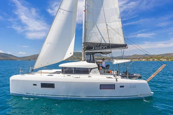 Lagoon 42 - Boatscribe.com