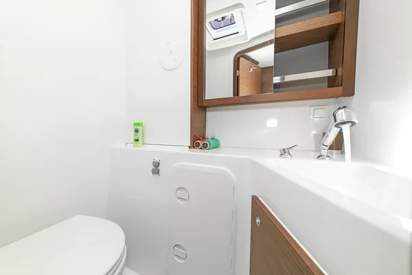 Lagoon 42 - Boatscribe.com