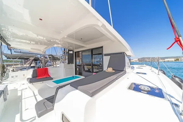 Lagoon 42 - Boatscribe.com