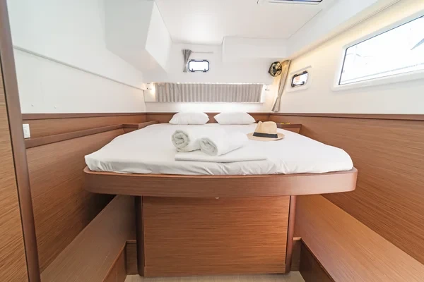 Lagoon 42 - Boatscribe.com