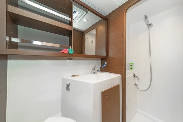 Lagoon 42 - Boatscribe.com