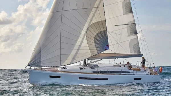 Sun Odyssey 490 - Boatscribe.com