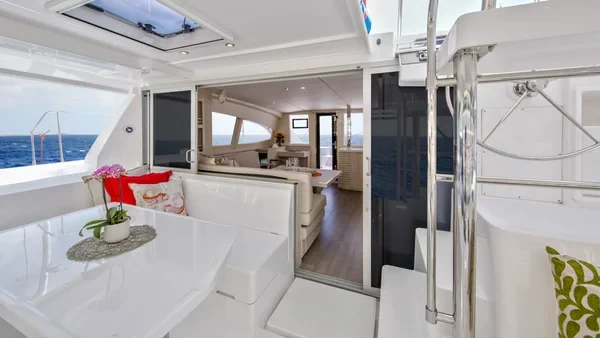 Leopard 40 - Boatscribe.com