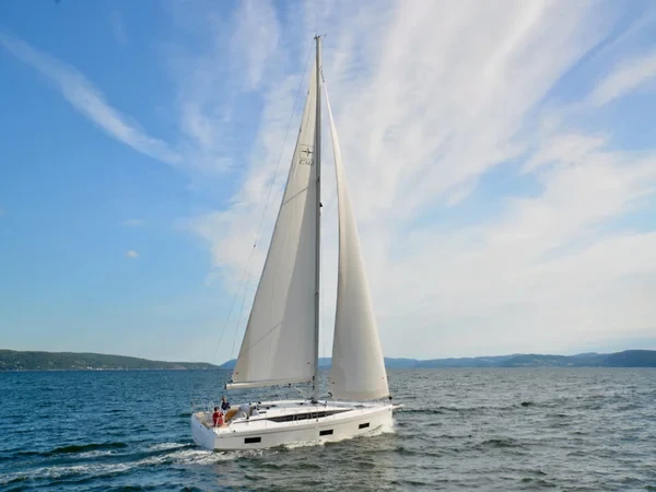 Bavaria C42 - Boatscribe.com