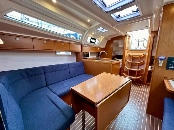 Bavaria 37 Cruiser - Boatscribe.com