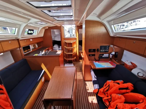 Bavaria 37 Cruiser - Boatscribe.com
