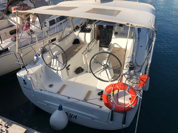 Oceanis 30.1 - Boatscribe.com