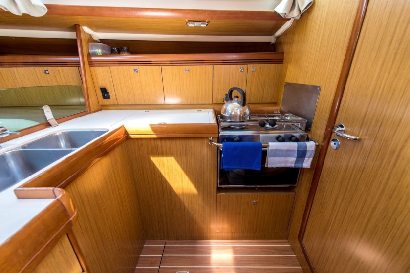 Sun Odyssey 42i - Boatscribe.com