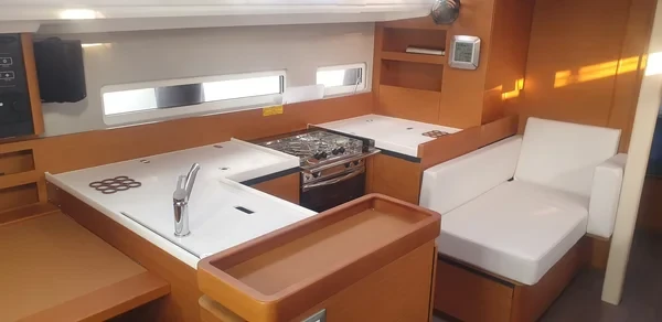 Sun Odyssey 410 - Boatscribe.com