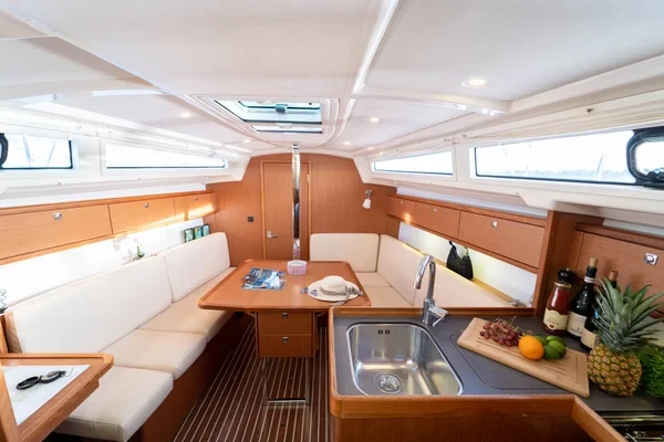 Bavaria 33 Cruiser - Boatscribe.com