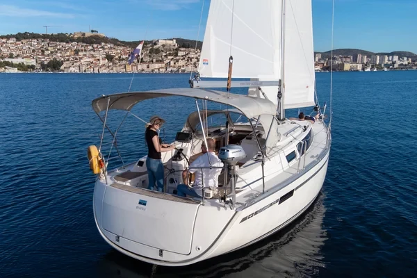 Bavaria 33 Cruiser - Boatscribe.com