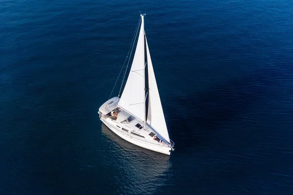 Bavaria 33 Cruiser - Boatscribe.com