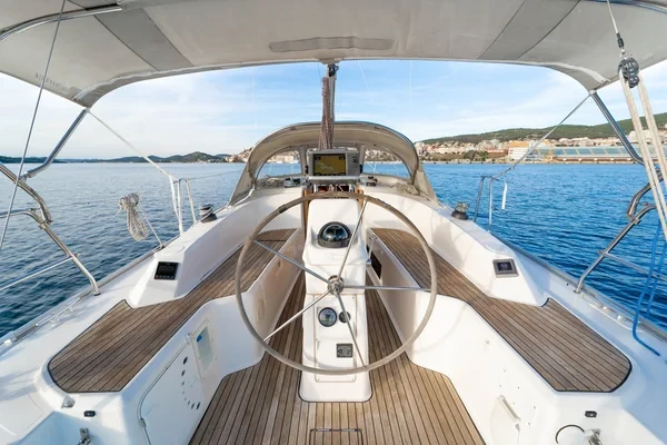 Bavaria 33 Cruiser - Boatscribe.com