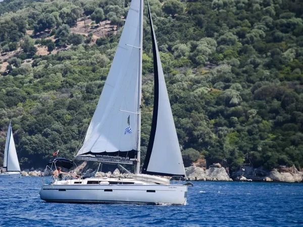 Bavaria 37 Cruiser - Boatscribe.com