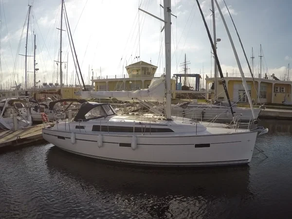 Bavaria 37 Cruiser - Boatscribe.com