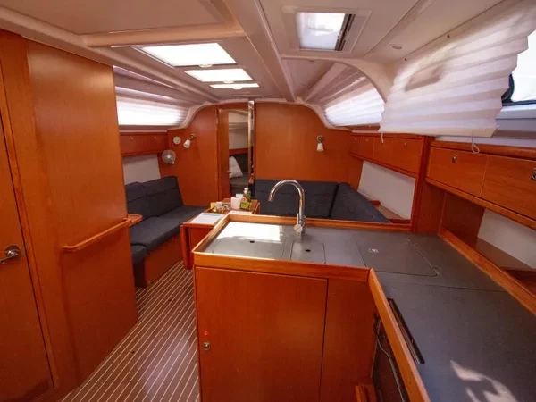 Bavaria 37 Cruiser - Boatscribe.com