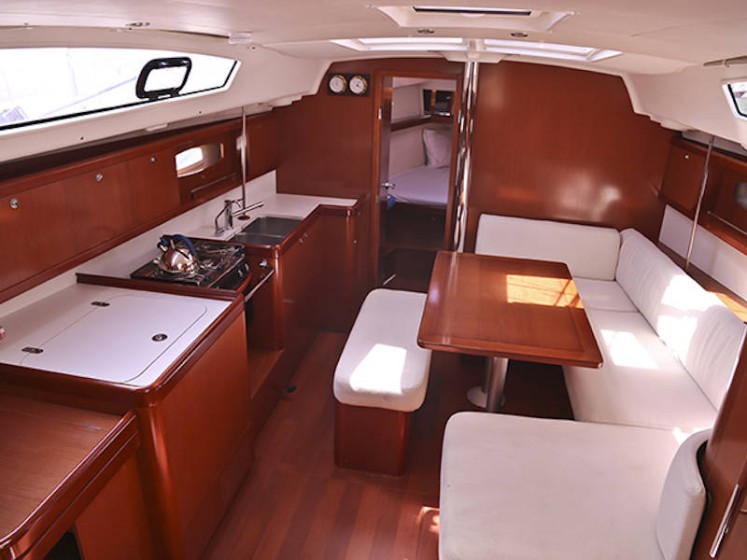Oceanis 40 - Boatscribe.com