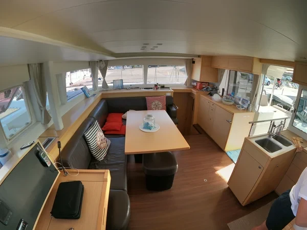 Lagoon 450 F - Boatscribe.com