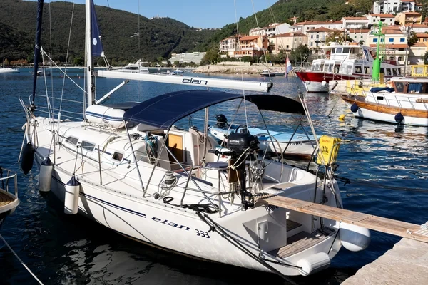 Elan 333 - Boatscribe.com
