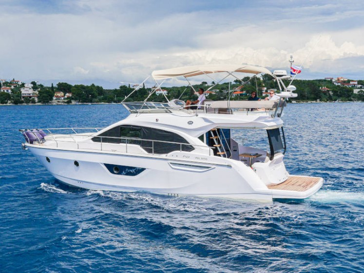 Sessa Fly 47 - Boatscribe.com