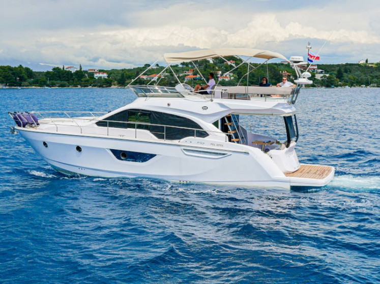 Sessa Fly 47 - Boatscribe.com