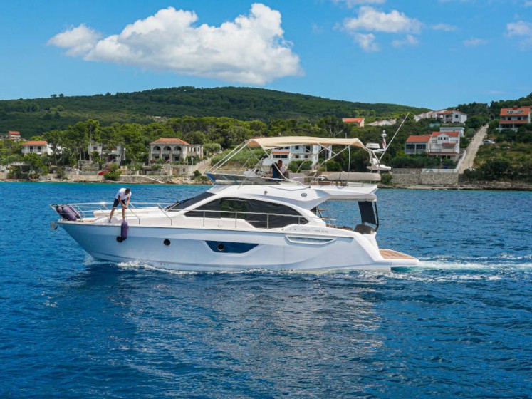 Sessa Fly 47 - Boatscribe.com