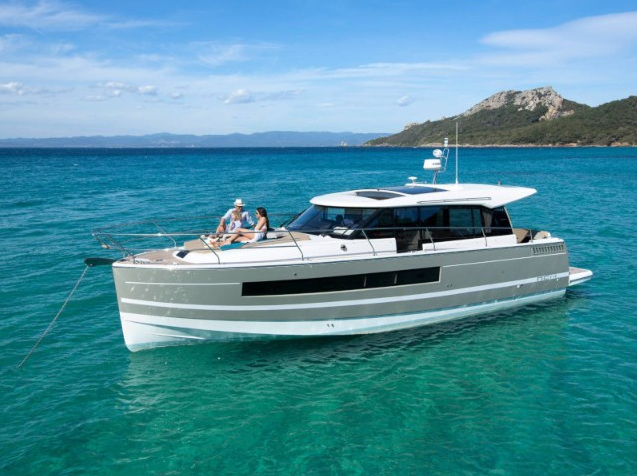 Jeanneau NC 14 - Boatscribe.com
