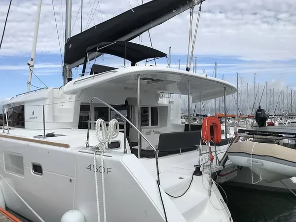 Lagoon 450 F - Boatscribe.com