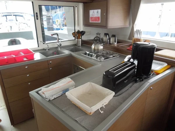 Lagoon 450 S - Boatscribe.com