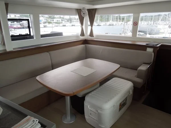 Lagoon 450 S - Boatscribe.com
