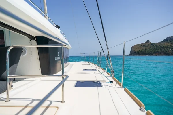 Lagoon 560 S2 - Boatscribe.com