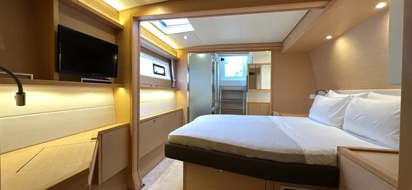 Lagoon 560 S2 - Boatscribe.com