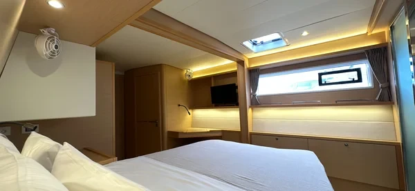 Lagoon 560 S2 - Boatscribe.com