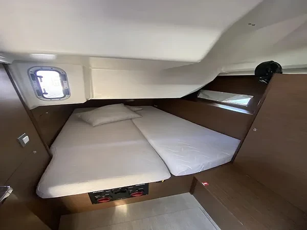 Oceanis 40.1 - Boatscribe.com