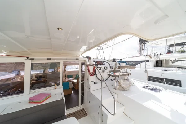 Lagoon 421 - Boatscribe.com