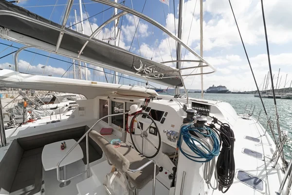 Lagoon 421 - Boatscribe.com