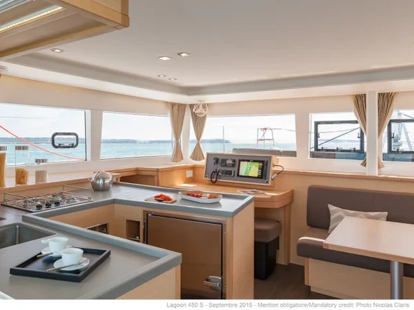 Lagoon 450 F - Boatscribe.com