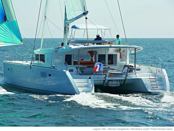 Lagoon 450 F - Boatscribe.com