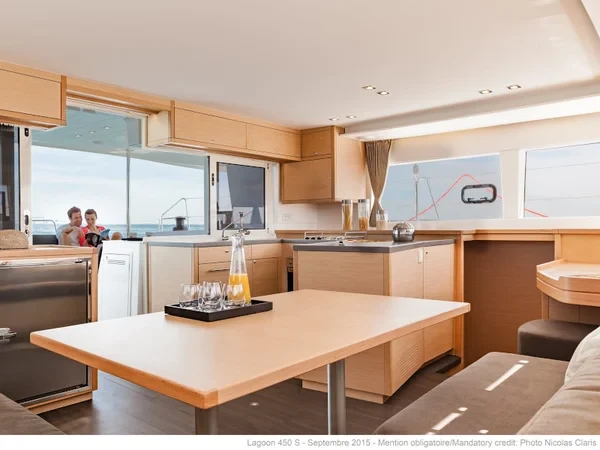 Lagoon 450 F - Boatscribe.com