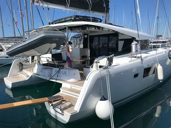 Lagoon 42 - Boatscribe.com