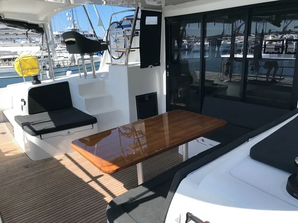 Lagoon 42 - Boatscribe.com