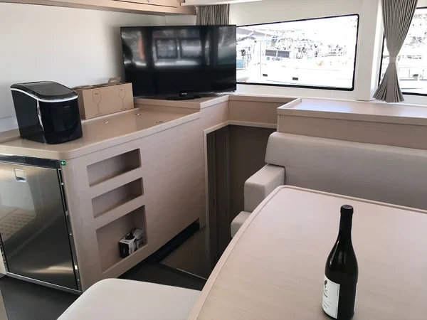 Lagoon 42 - Boatscribe.com