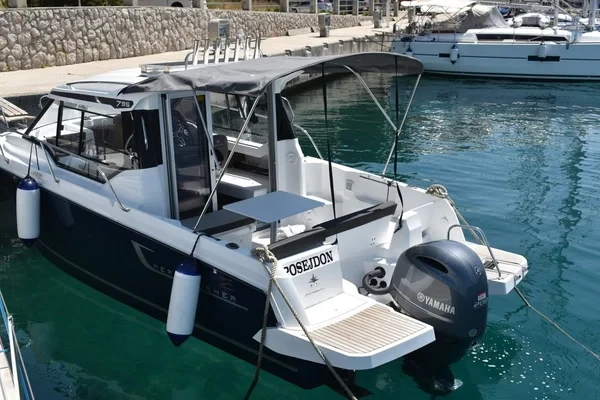 Merry Fisher 795 - Boatscribe.com
